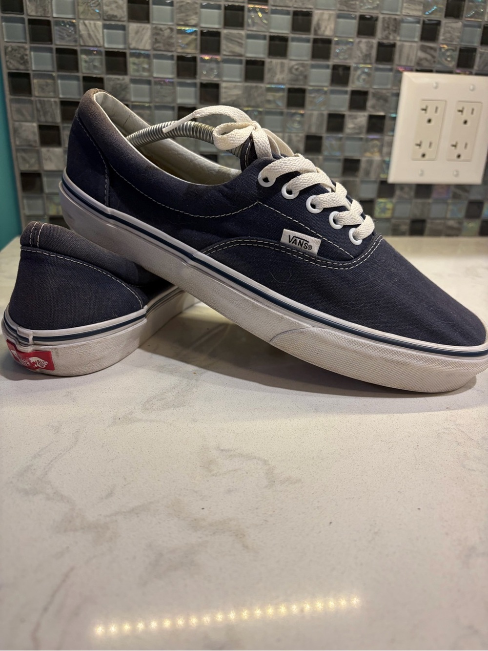 Vans Era Men's Size 11 sneakers in the classic Navy/White colorway LIKE NEW!